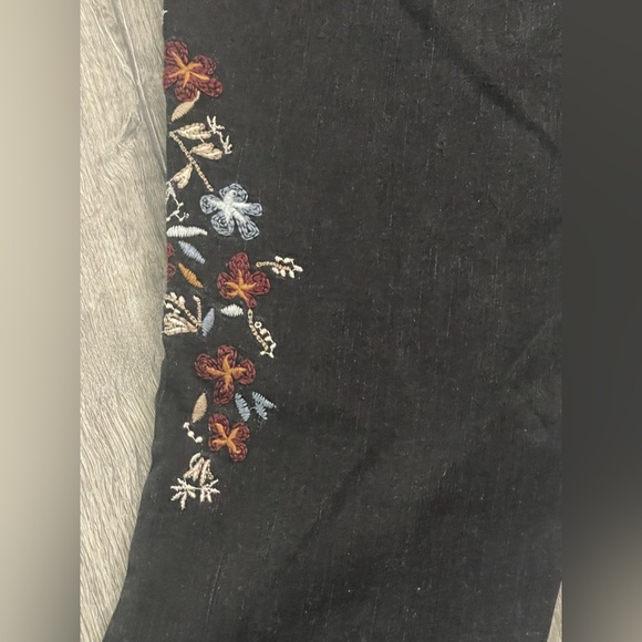 Floral Embroidered Skinny Jeans - Picture 5 of 7